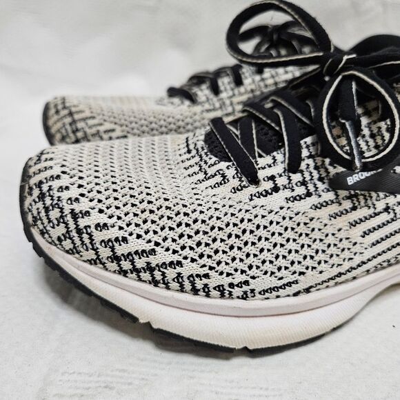 Brooks Revel 3 Low Top Running Shoes Sneakers White Black Women's Sz 8.5 M (B) - Picture 6 of 10